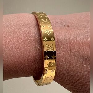 Gold tone bracelet.